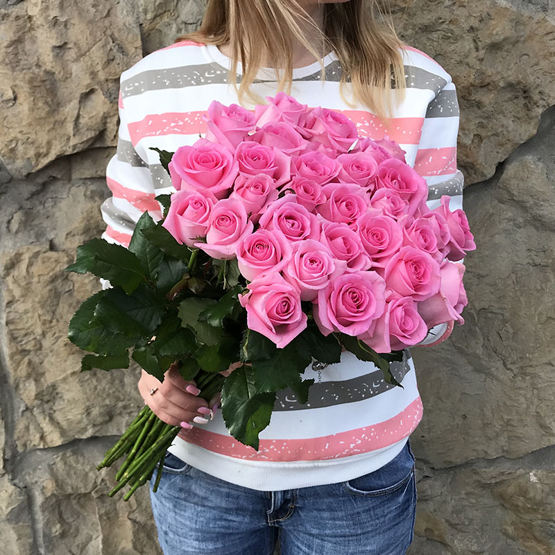 Розовые розы Россия 60 см шт. купить с доставкой по Краснодару