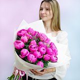 Букет из 19 крупных малиновых пионов — миниатюра 3