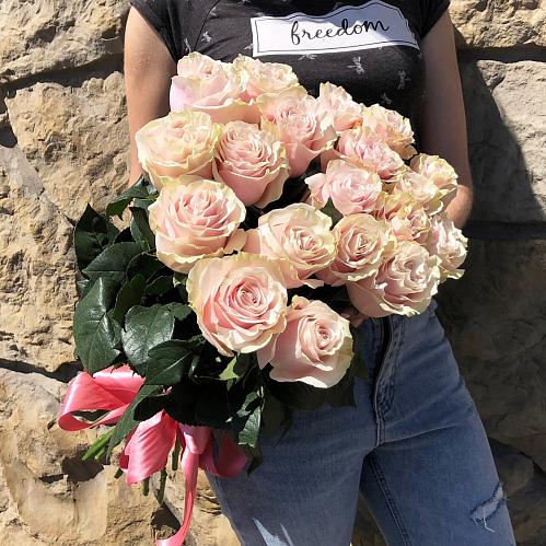 Кремово-розовые розы Голландия 80 см шт.
