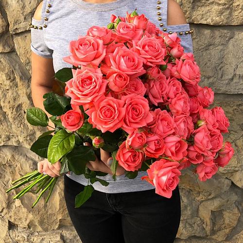 Нежно-розовые кустовые розы "Барбадос" 60 см шт.
