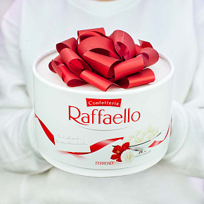 Конфеты Raffaello 200 гр в подарочной упаковке