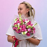 Букет с кустовой розой "Мисти Бабблс" и львиным зевом — миниатюра 2