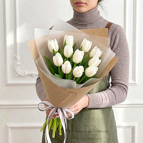 Букет из 11 белых тюльпанов
