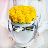 Цилиндр из желтых роз "Пенни Лайн"
