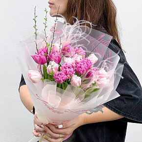 Букет из 19 пионовидных тюльпанов "Люблю"