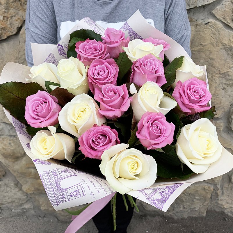 Букет из 19 роз "Аваланж и Маритим" 60 см
