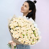 Большой букет 101 кустовая кремовая роза "Яна" — миниатюра 5