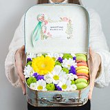 Чемоданчик с макарунсами "Лучшей в мире мамочке"
