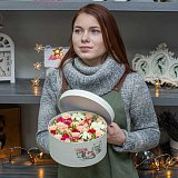 Шляпная коробка из кустовых роз и хлопка — миниатюра 2
