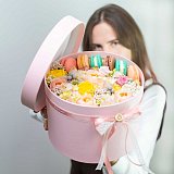 Коробочка с макаронсами "Красивые вкусности"