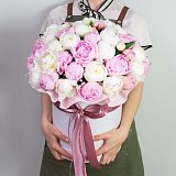 Шляпная коробка с 51 пионом