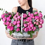 Корзина с пионовидной розой «Мисти Баблс»