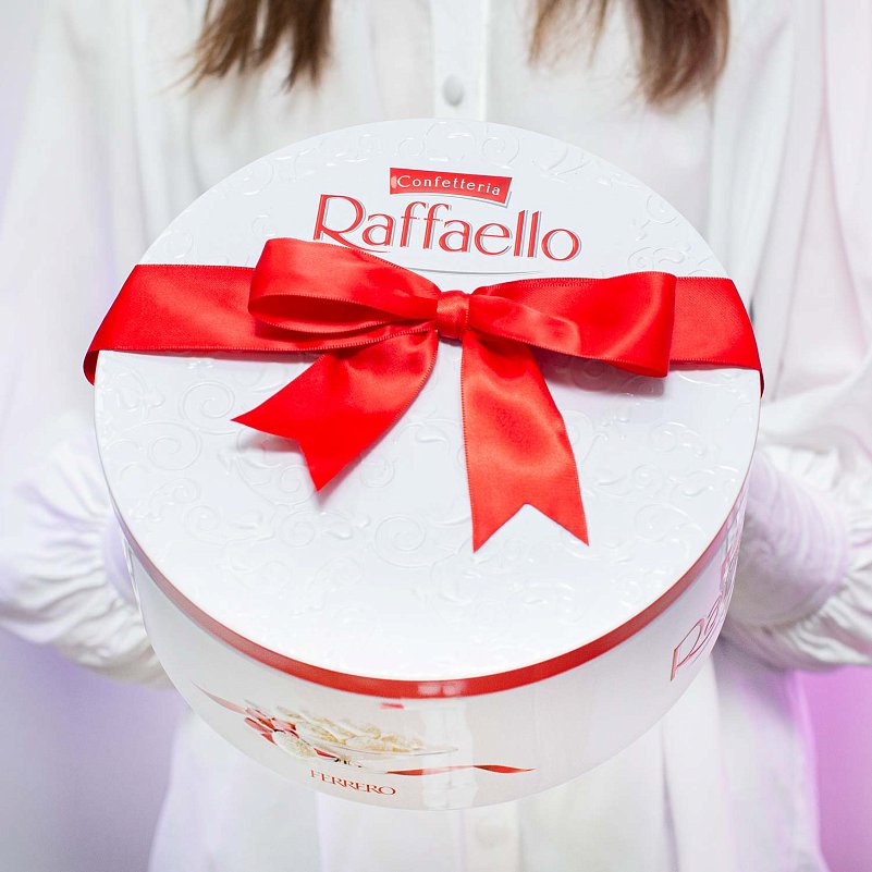 Конфеты Raffaello 500 гр в подарочной упаковке
