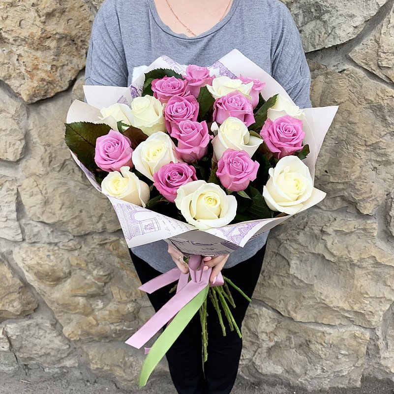 Букет из 19 роз "Аваланж и Маритим" 60 см