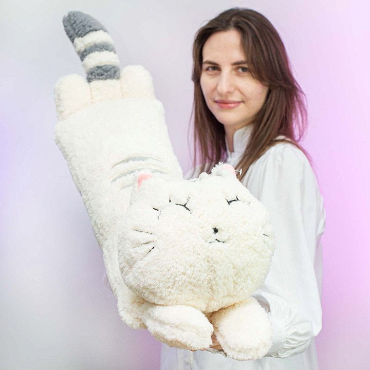 Котик в момент прыжка