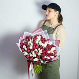 Букет из 101 белых и красных тюльпанов — миниатюра 2