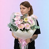 Букет из 11 розовых хризантем с эвкалиптом — миниатюра 2