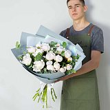 Букет из 19 белых пионов с эвкалиптом — миниатюра 2
