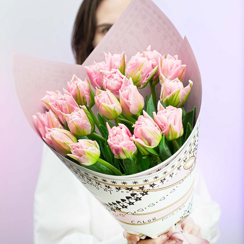 Букет из 19 розовых пионовидных тюльпанов