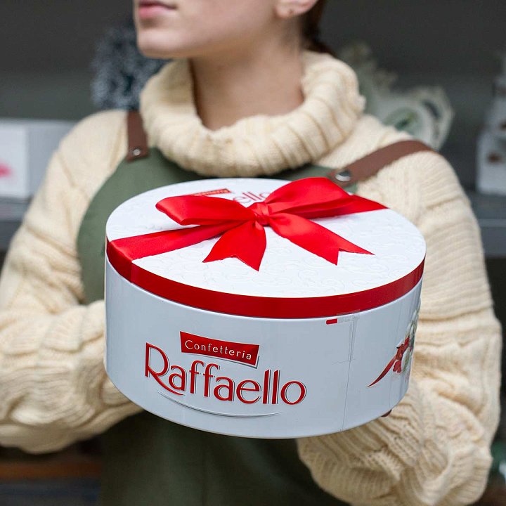 Конфеты Raffaello 500 гр в подарочной упаковке — фото 2