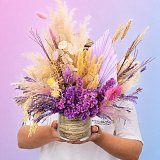 Фиолетовая композиция из сухоцветов в вазе