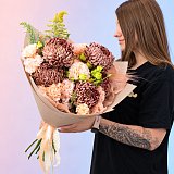 Букет из 5 хризантем "Бигуди", 7 эустом и солидаго — миниатюра 2