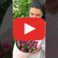 Букет из 19 местных малиновых пионов — видео
