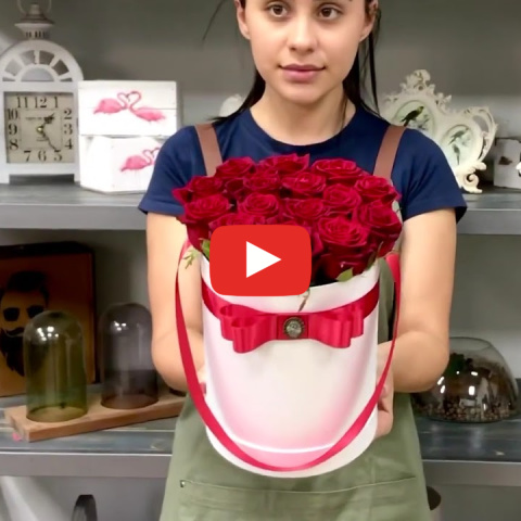 Шляпная коробка из 15 красных роз